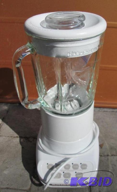 Kitchen Aid mixer, looks new...