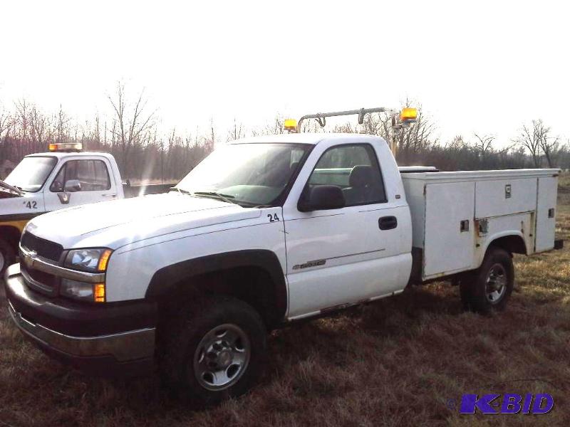 lot 1 image: 2004 Chevrolet Silverado 2500 HD