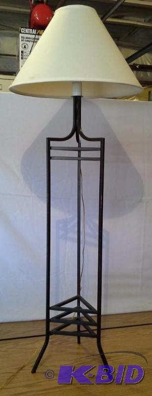 lot 126 image: Nice Lamp