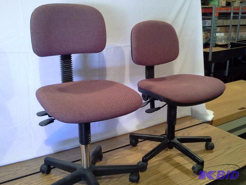 lot 132 image: 2-Plum Adjustable Office Chairs