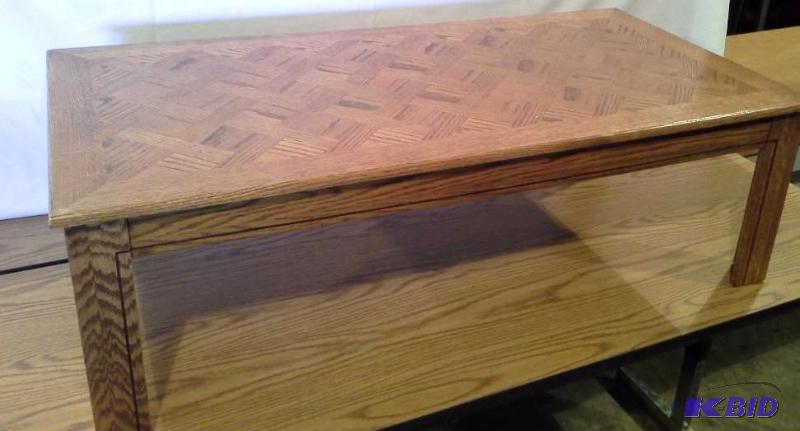 lot 135 image: Oak Coffee Table