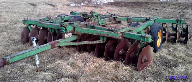 lot 16 image: John Deere tandem Disc