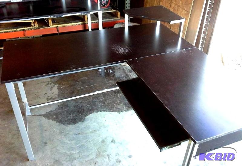 lot 162 image: L Shaped Work Station