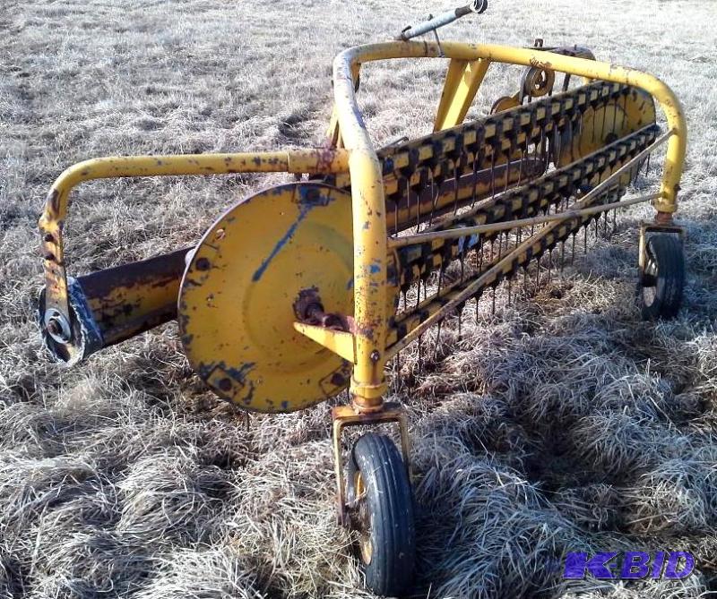 lot 17 image: Hay rake