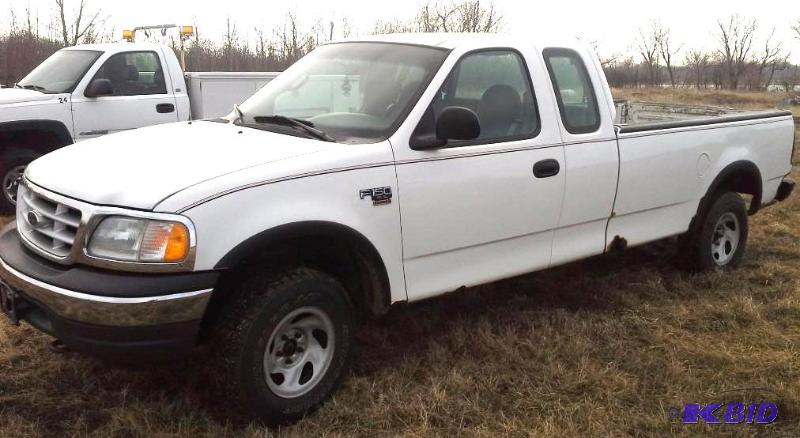 lot 3 image: 1999 Ford F150 XL