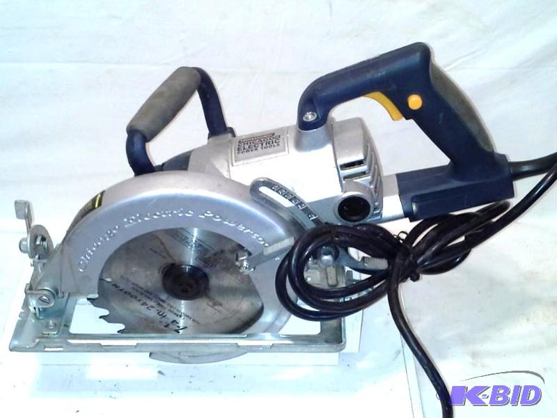 lot 62 image: 7-14 in. 13 Amp Professional Worm Drive Framing Saw