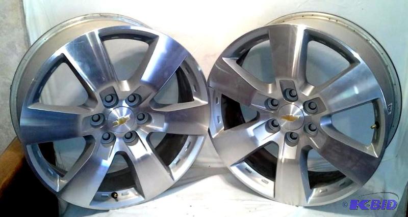 lot 71 image: Chevrolet Traverse Wheels - Set of (4)