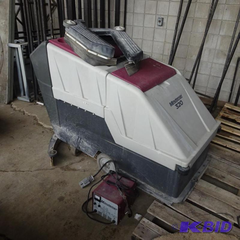 lot 11 image: Minuteman model MC32036QP floor cleaner. 36 v...