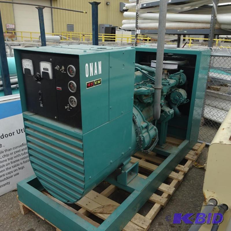 lot 7 image: Onan 45EM generator. Model 45.0 EM-3R7529F. ...