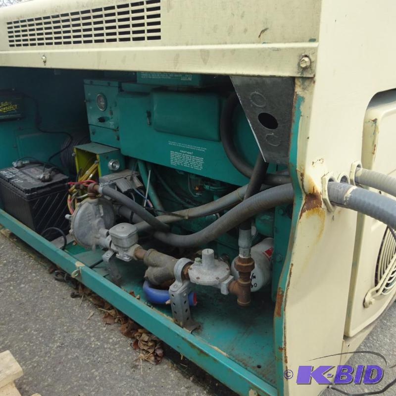 lot 8 image: Onan model 12.5JC-3CR10550Ab. Generator. 12....