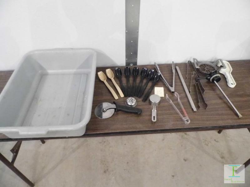Misc Kitchen Items wTub