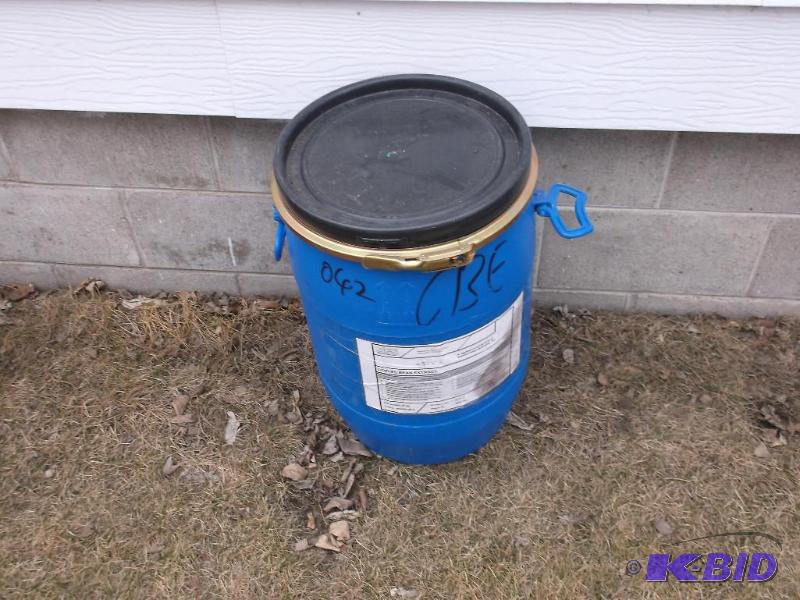 20 gallon food grade barrel with locking lid....
