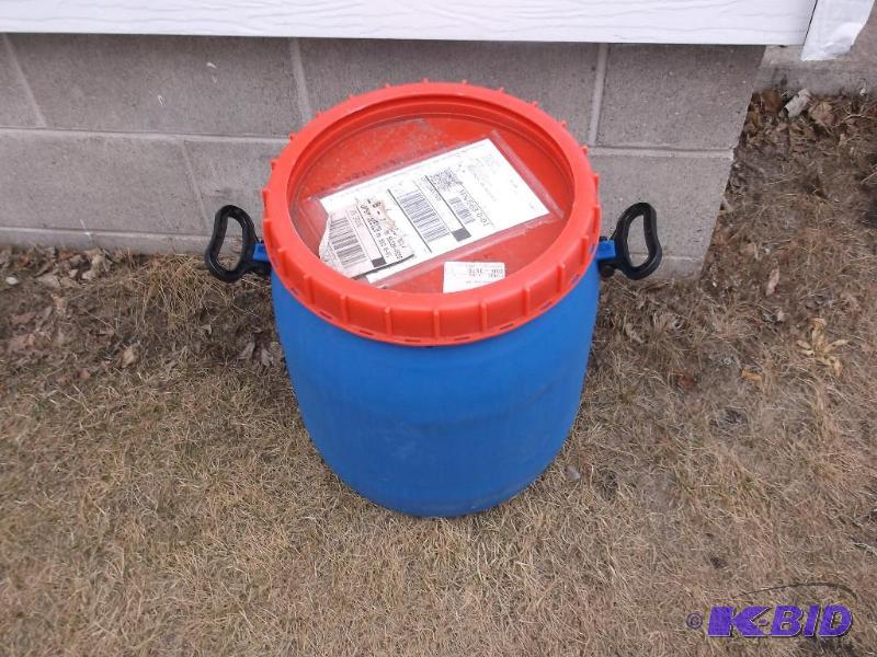 15 gallon food grade barrel with screw on lid...
