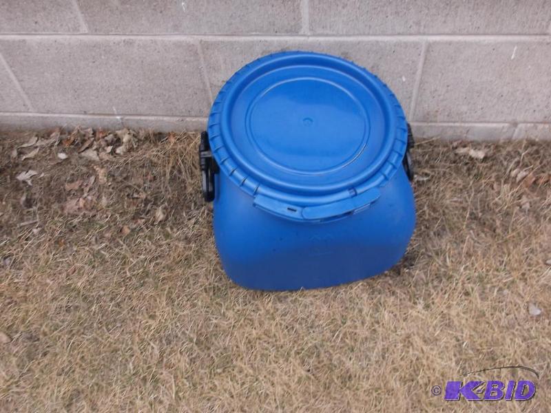 4 gallon food grade barrel with locking lid....