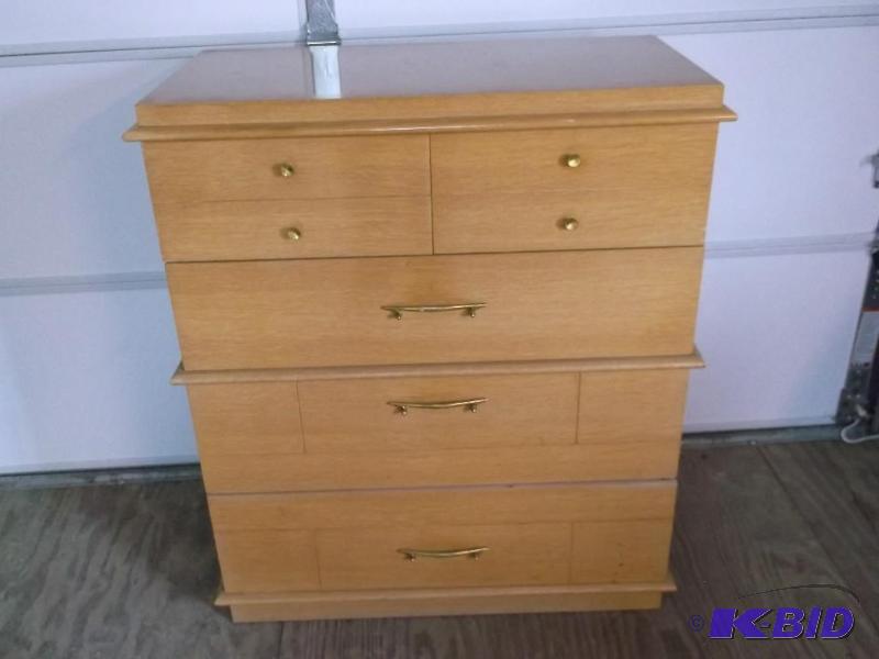 Vintage 5 dove tailed drawer dresser measurin...