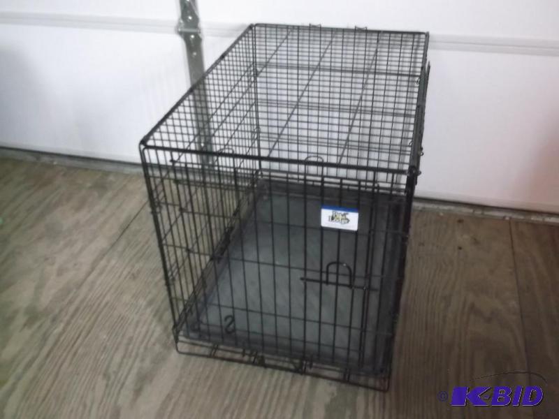 Collapsible medium size pet lodge kennel with...