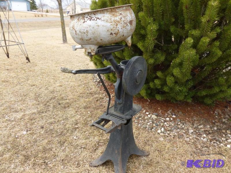 Large Vintage DeLaval 18 Cream Separator, sel...
