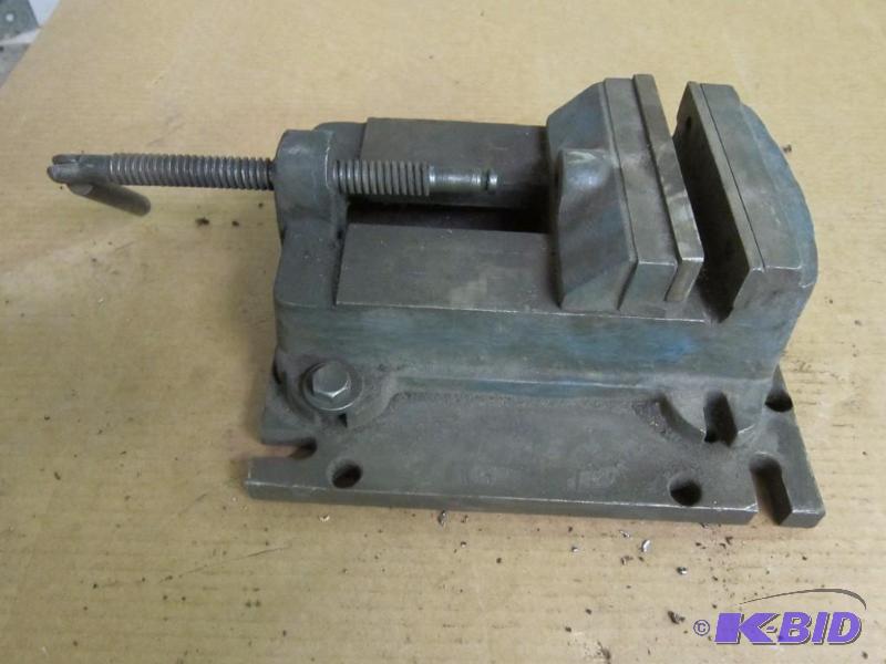 lot 18 image: Vertical Mill Vice