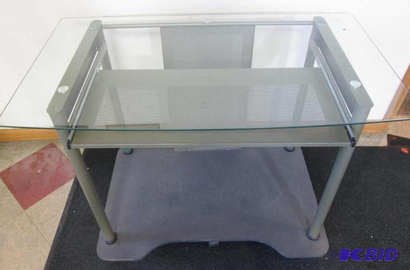 lot 10 image: Studio RTA computer desk, on caster wheels. G...