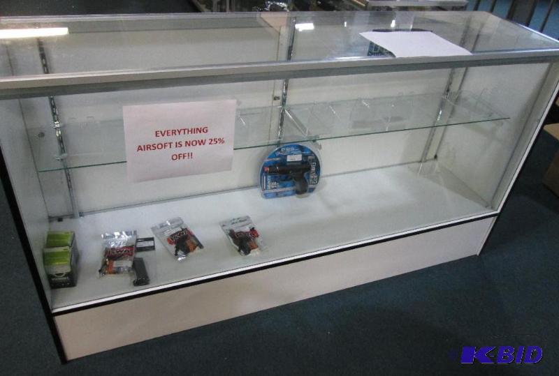 lot 4 image: Locking glass counter display case, 70" ...