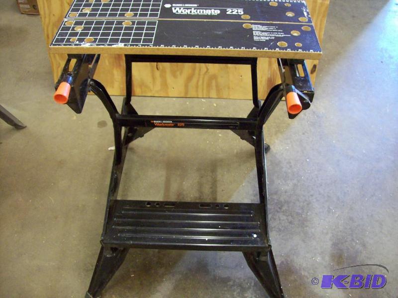 Black &amp Decker Workmate 225 portable proj...