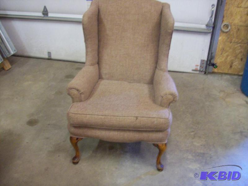 Vintage chair with wood legs in good conditio...