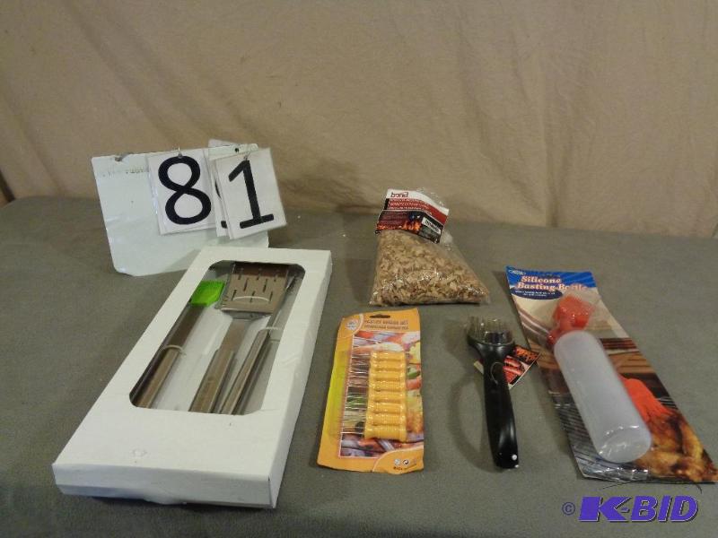 New Black and Decker BBQ Set, Grill Brush, Co...