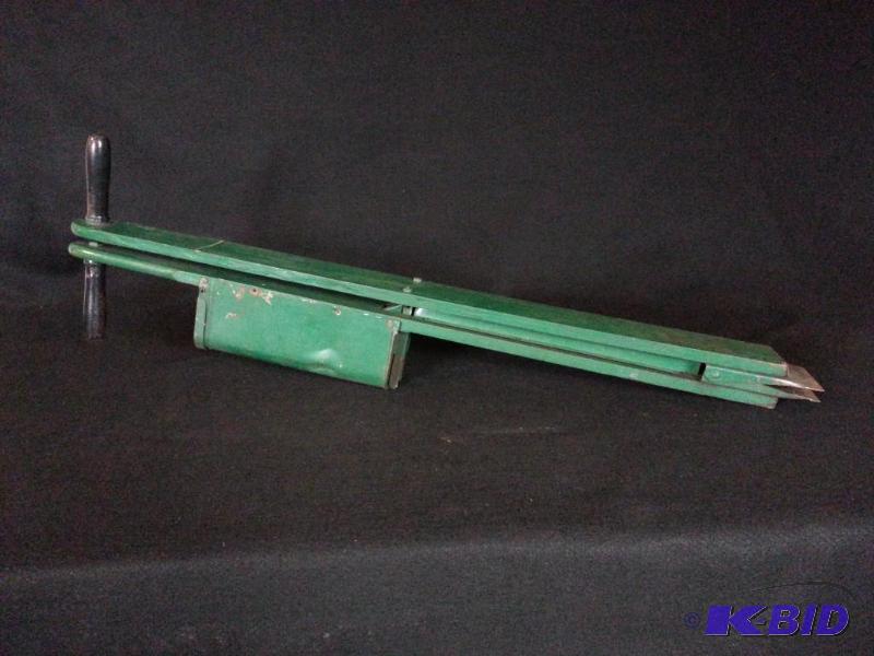 lot 101 image: Antique Green Corn Seeder  Planter