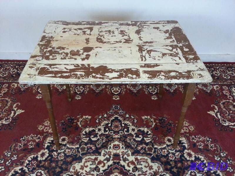 lot 13 image: Antique &quotChippy" Folding Table  A g...