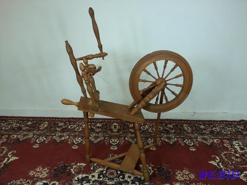 lot 14 image: Primitive  Antique Wooden Spinning Wheel - W...