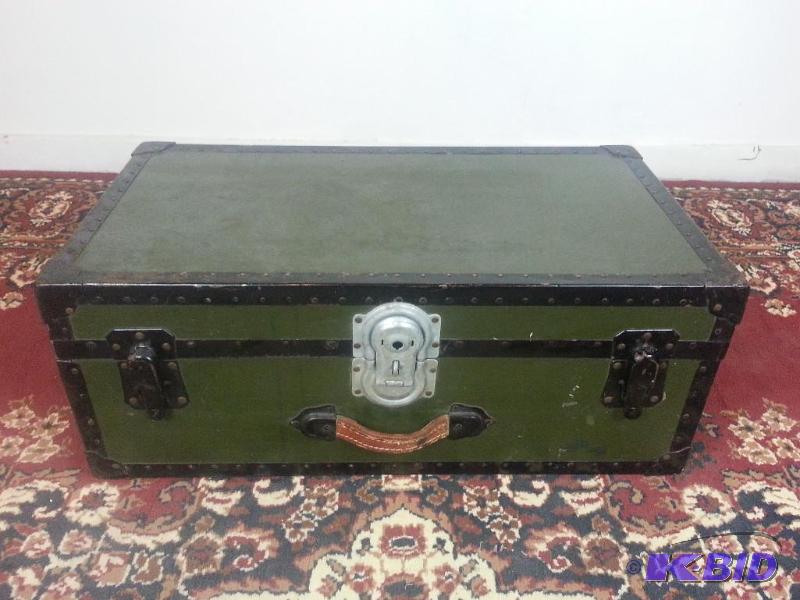 lot 29 image: Rare WWII Pilots Foot Locker Trunk  In good ...