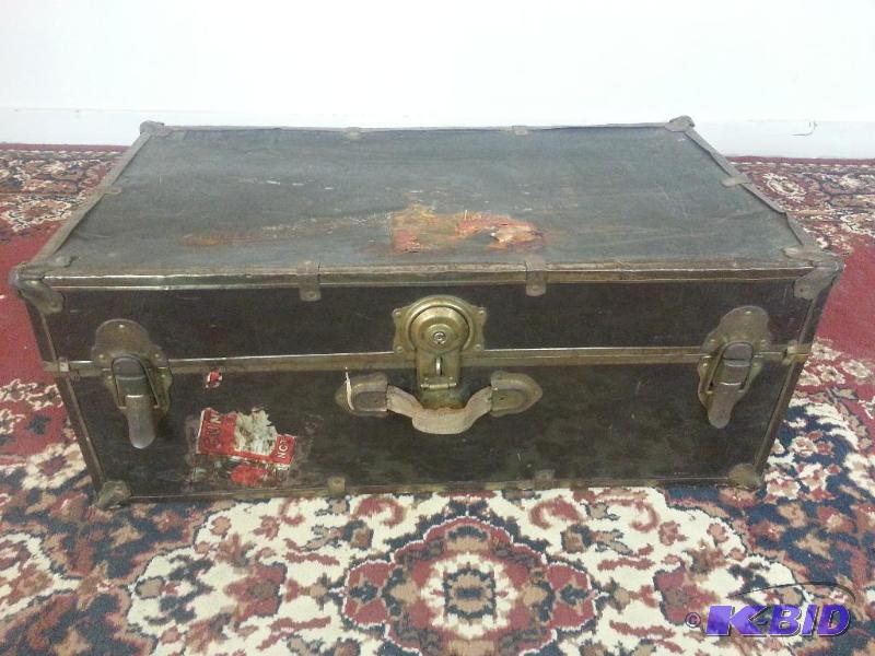 lot 32 image: Vintage Travel Storage Trunk  Locked and does...