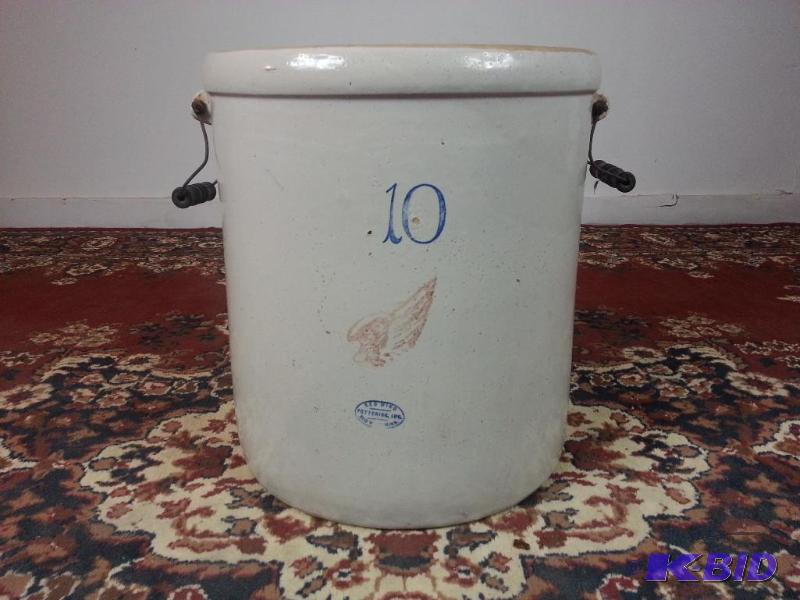 lot 36 image: 10 Gallon Redwing Double-Handled Crock . Red ...
