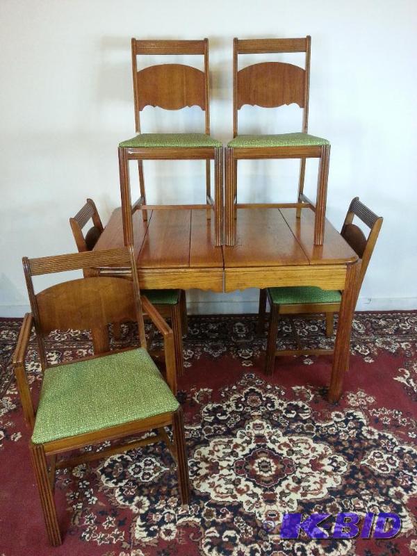 lot 5 image: Antique Solid Oak Table w 5 Chairs  Great lo...
