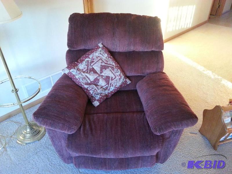 lot 75 image: Comfy Cozy Recliner  Peoplounger recliner in ...
