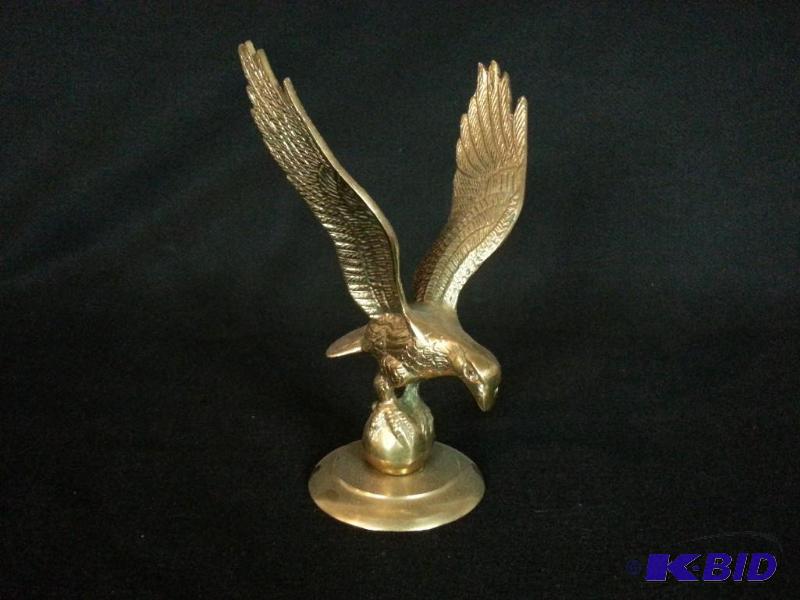 lot 94 image: Vintage Brass Eagle Sculpture