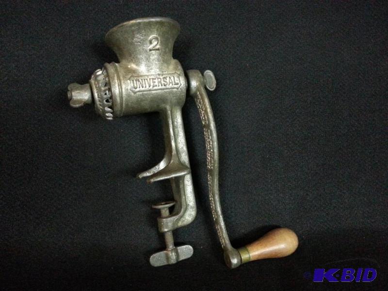 lot 98 image: Antique Universal #2 Meat Grinder