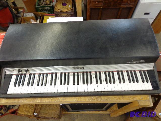 lot 1 image: Fender Rhodes Keyboard   45 x 23 x 10  Has ca...