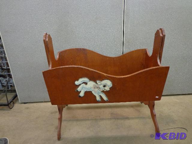 lot 10 image: Wooden Baby Cradle   Little Lamb decorations ...