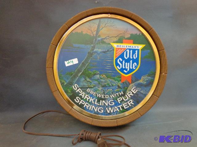 lot 24 image: Old Style Lighted Beer Sign   works  14"...