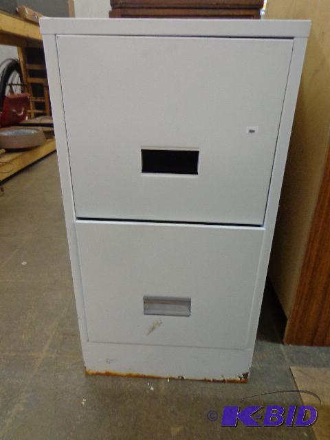 lot 27 image: Metal Metal Cabinet   2 drawer  15 x 28 x 18 ...