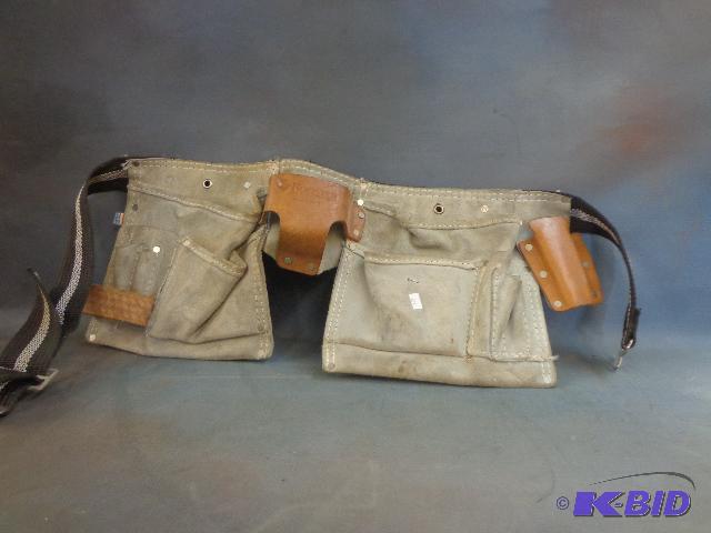 lot 46 image: Rooster Leather&nbspTool Apron...