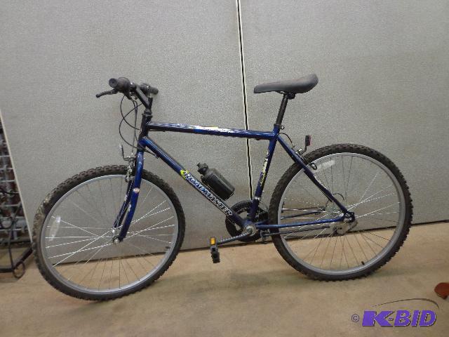 lot 8 image: RoadMaster Mountain Bike   Good shape  brakes...