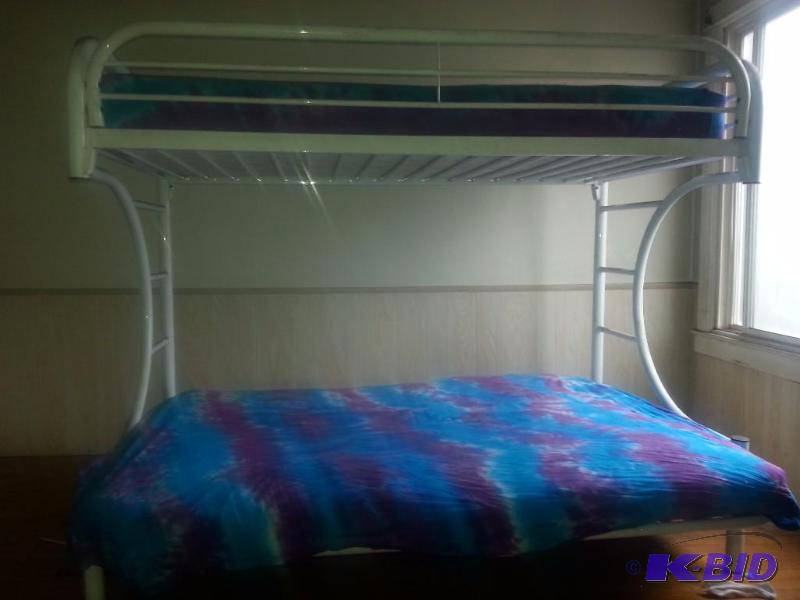 lot 9 image: White Tubular Bunk Bed Day Bed Frame   twin ...