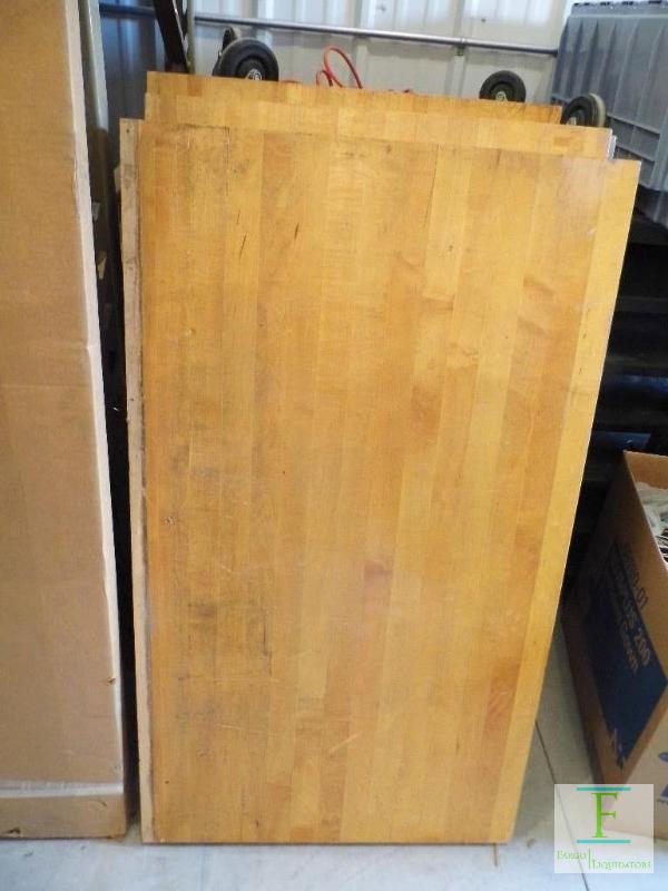 lot 59 image: Maple Counter