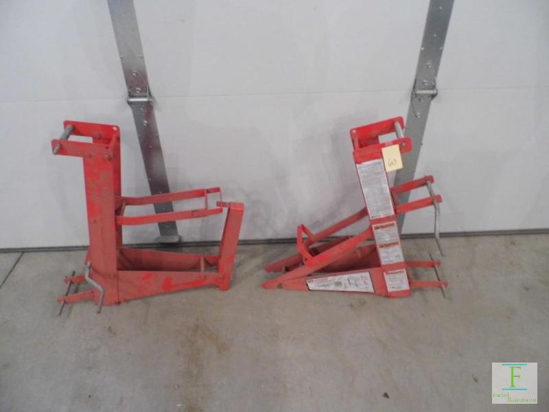 lot 60 image: 2 - Scaffolding System Accessory Pieces