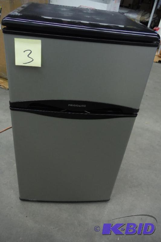 lot 3 image: Frigidaire FFPH31M6LM 3.1 Cu. Ft. Compact Refrigerator - Silver Mist