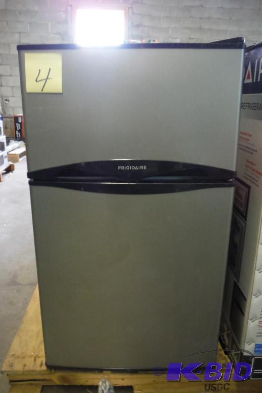 lot 4 image: Frigidaire FFPH31M6LM 3.1 Cu. Ft. Compact Refrigerator - Silver Mist