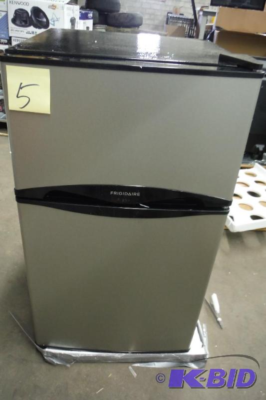 lot 5 image: Frigidaire FFPH31M6LM 3.1 Cu. Ft. Compact Refrigerator - Silver Mist