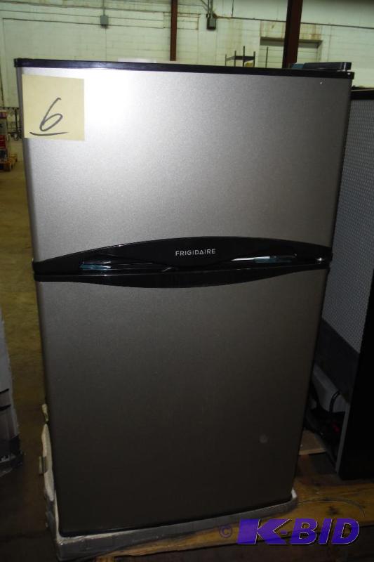lot 6 image: Frigidaire FFPH31M6LM 3.1 Cu. Ft. Compact Refrigerator - Silver Mist